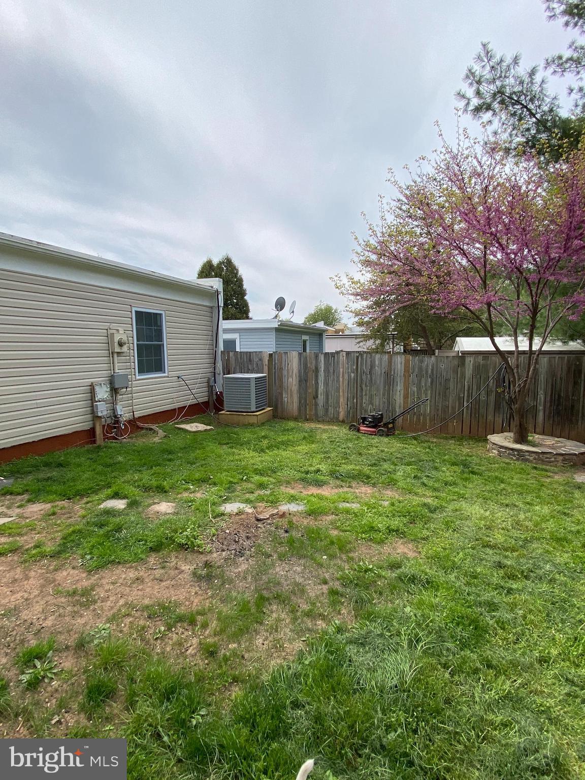 LONDON TOWNE - Residential