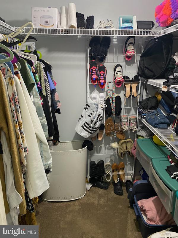 LONDON TOWNE - Residential