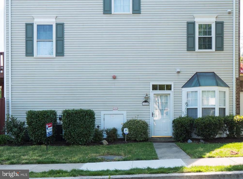STONEHAVEN MEWS IN CROFTON VILLAGE - Residential