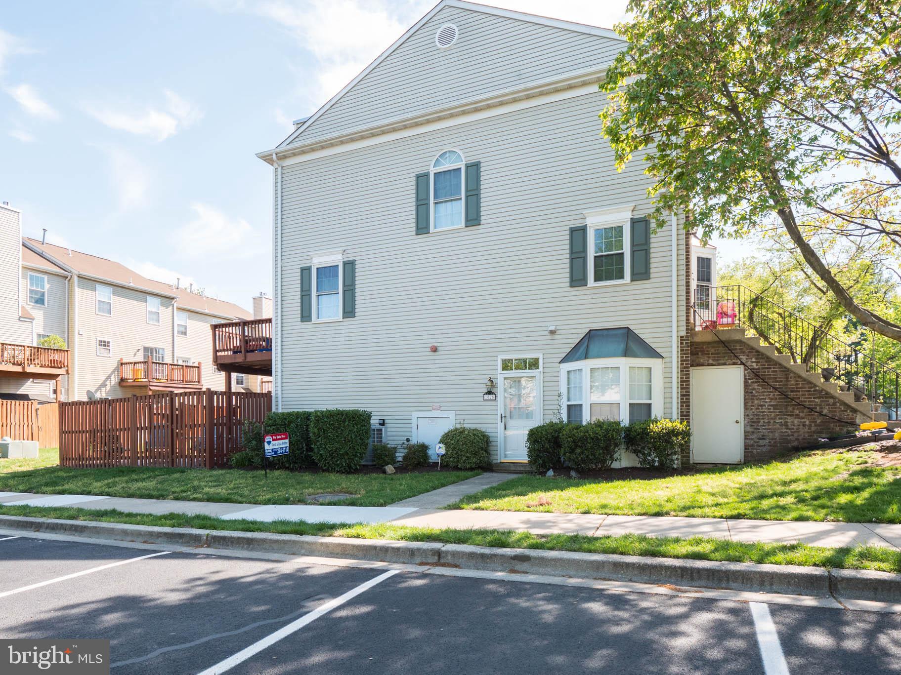 STONEHAVEN MEWS IN CROFTON VILLAGE - Residential