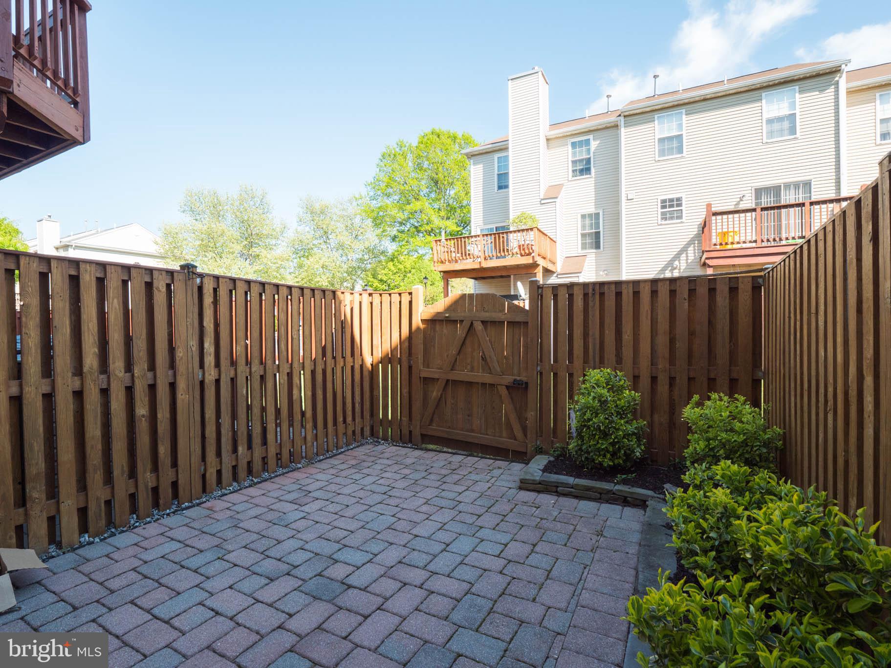 STONEHAVEN MEWS IN CROFTON VILLAGE - Residential