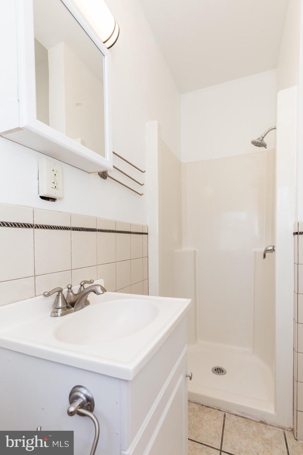 EAST KENSINGTON - Residential Lease