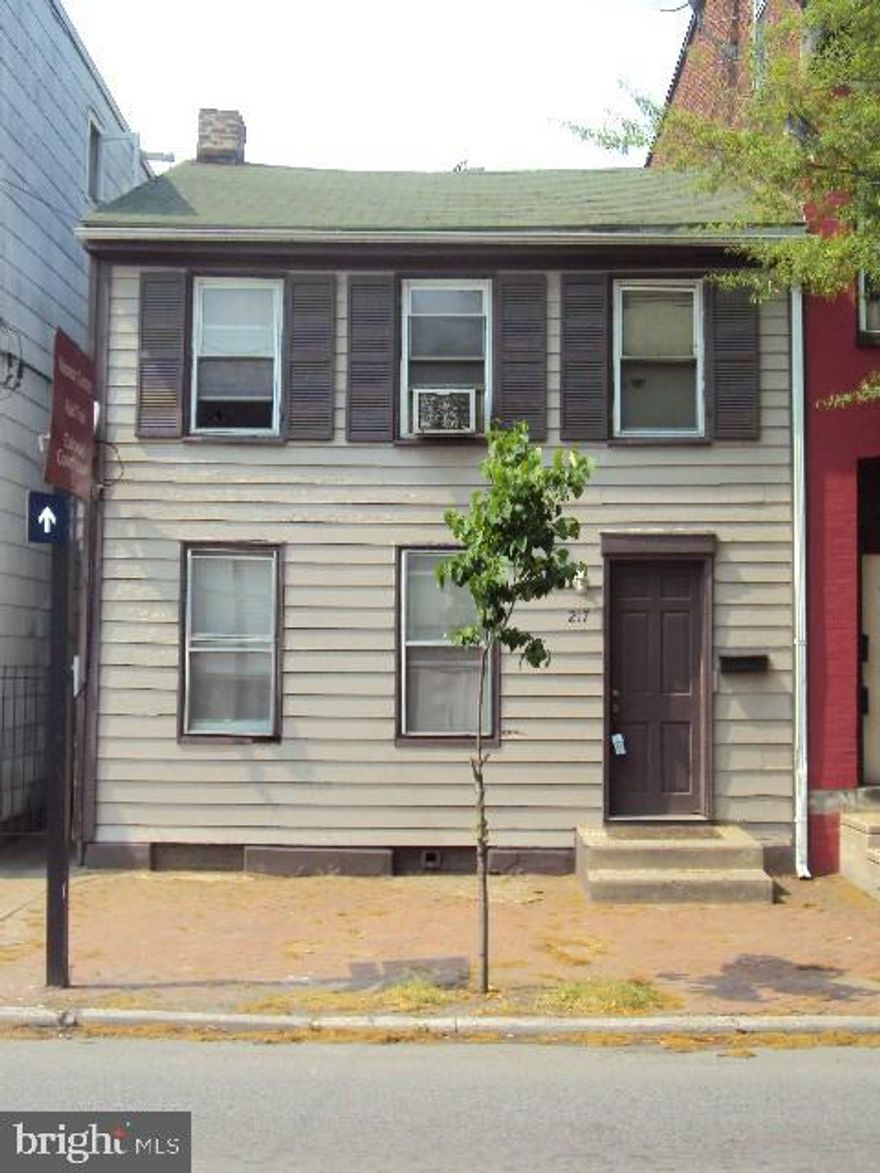 Drastic Price Reduction - Seller wants it SOLD! Long term tenant - 17 years - pays all utilities. Nice property just a few blocks from the square of York. Partial roof and water heater recently new. Very good price for this condition and location - will be a great addition for your portfolio.