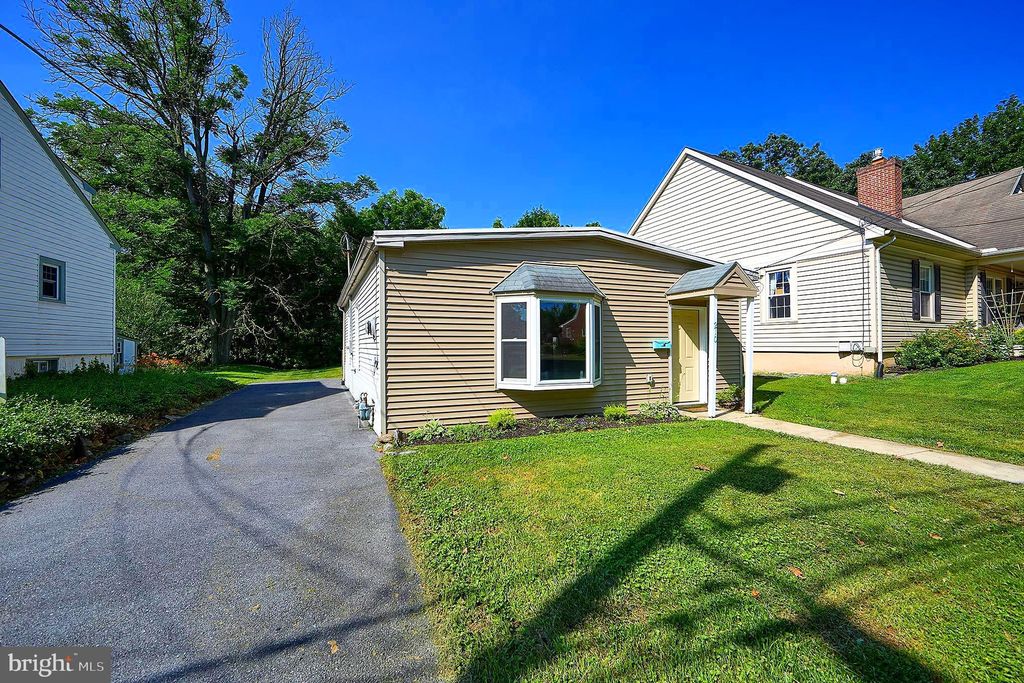 Photo of 210 Noble Street, LITITZ, PA 17543 (MLS # PALA2067230)