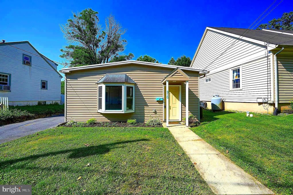Photo of 210 Noble Street, LITITZ, PA 17543 (MLS # PALA2067230)