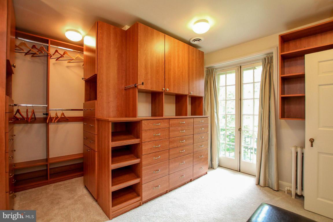 LAKE ROLAND - Residential