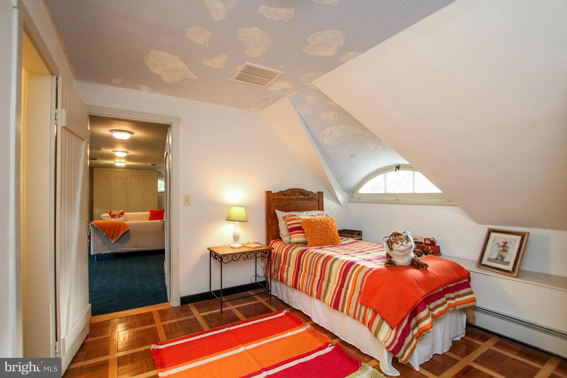 LAKE ROLAND - Residential