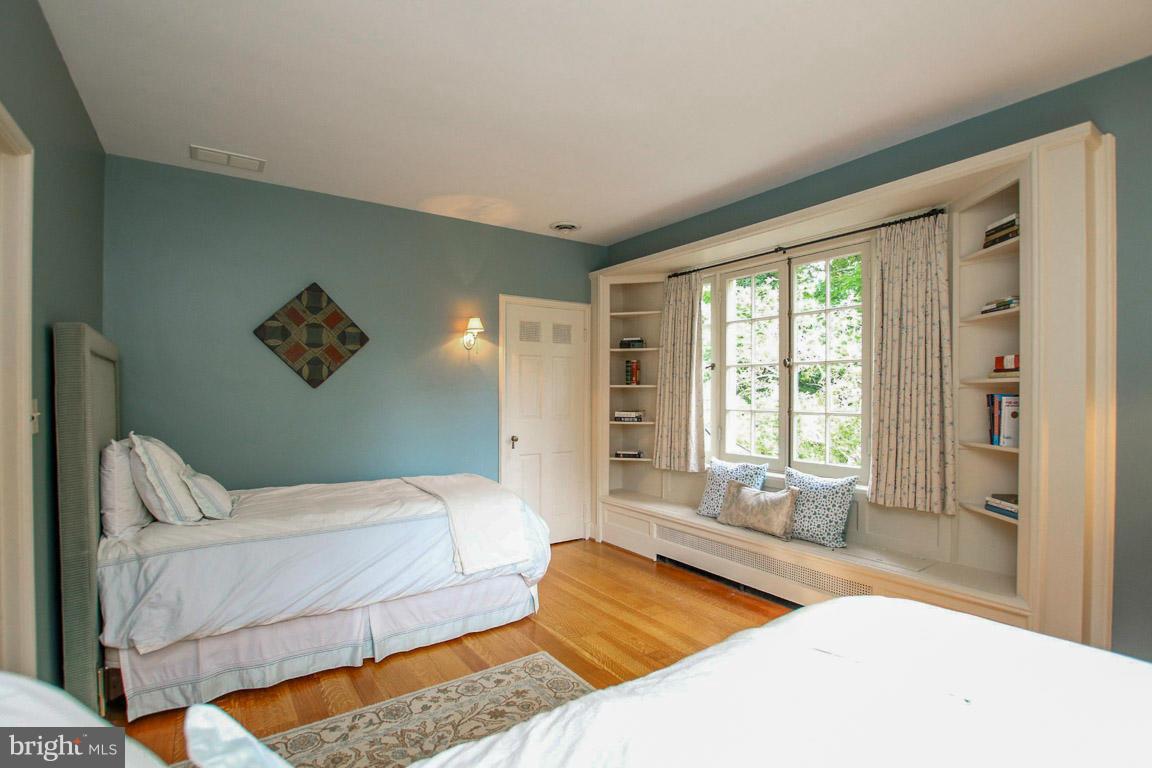 LAKE ROLAND - Residential