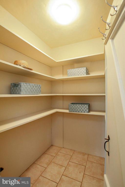 LAKE ROLAND - Residential