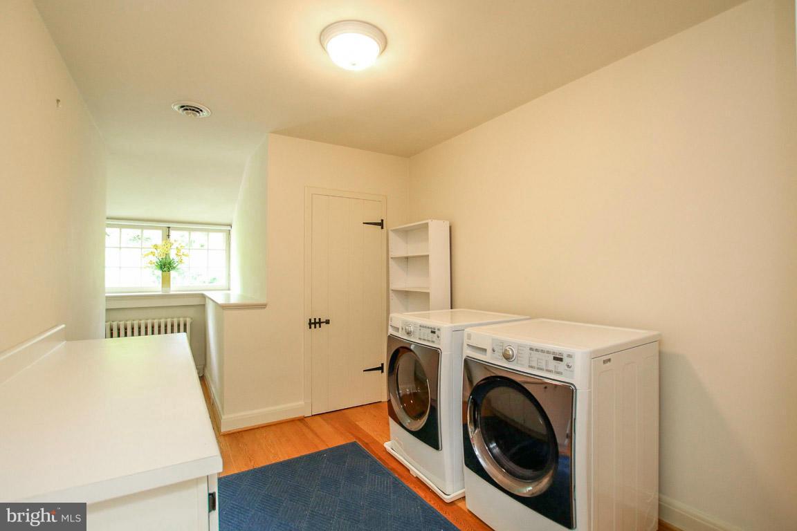 LAKE ROLAND - Residential