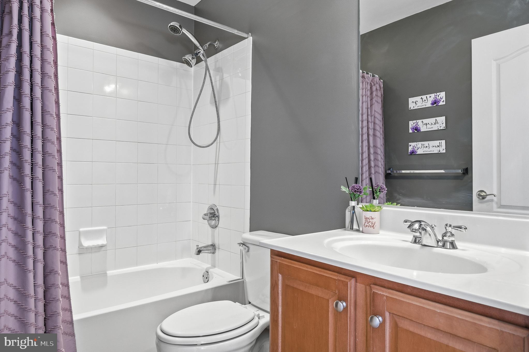 ASHTON ESTATES - Residential