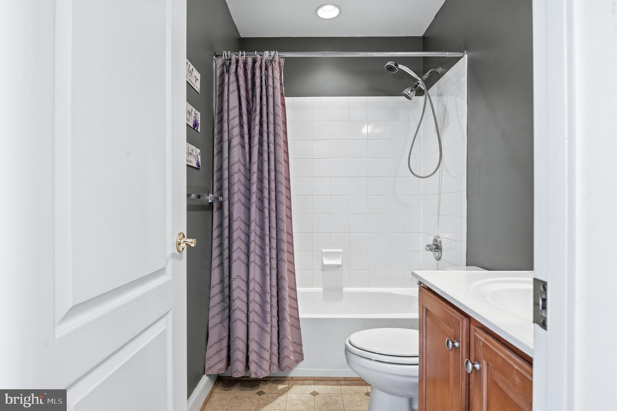 ASHTON ESTATES - Residential