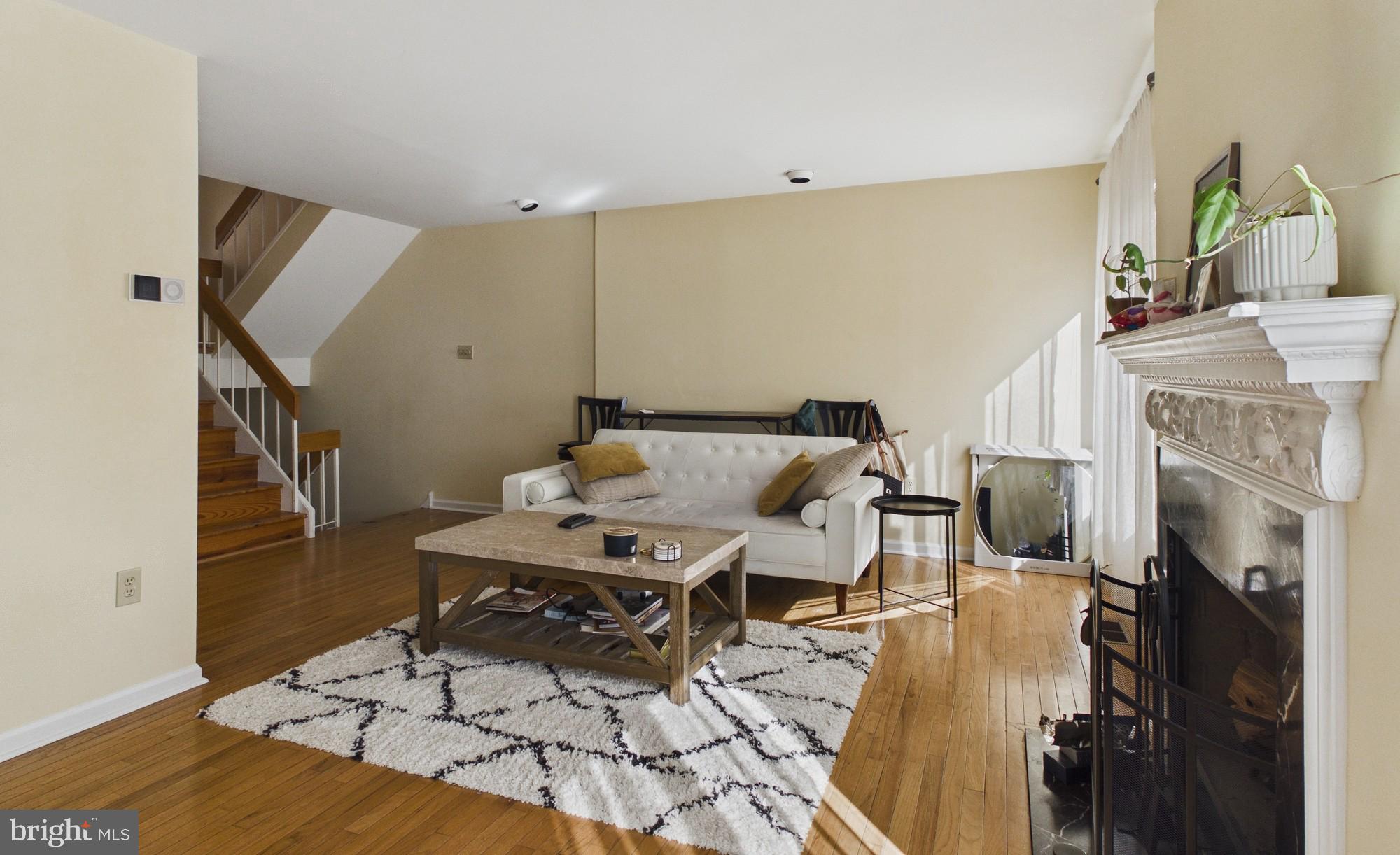 LOGAN SQUARE - Residential