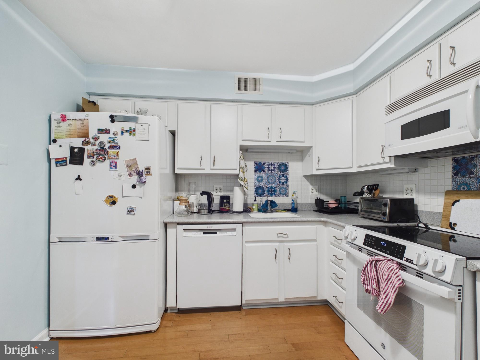 LOGAN SQUARE - Residential