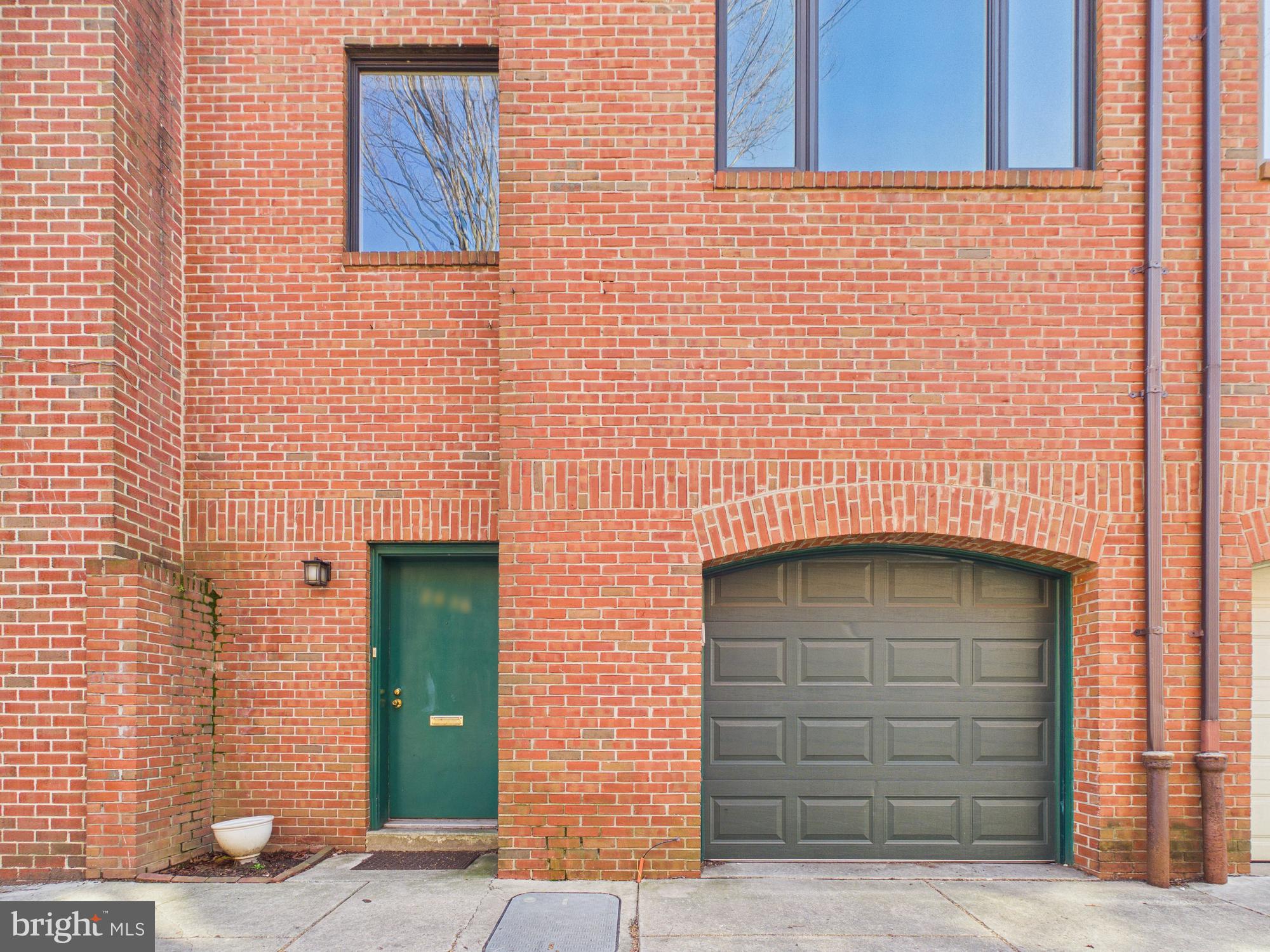 LOGAN SQUARE - Residential