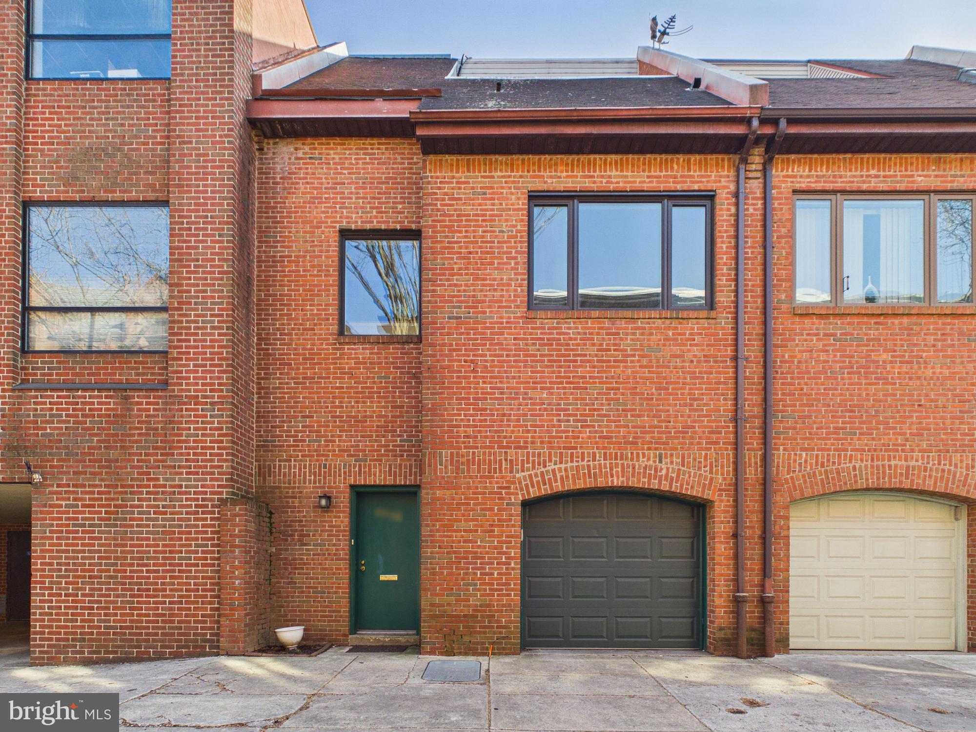 LOGAN SQUARE - Residential