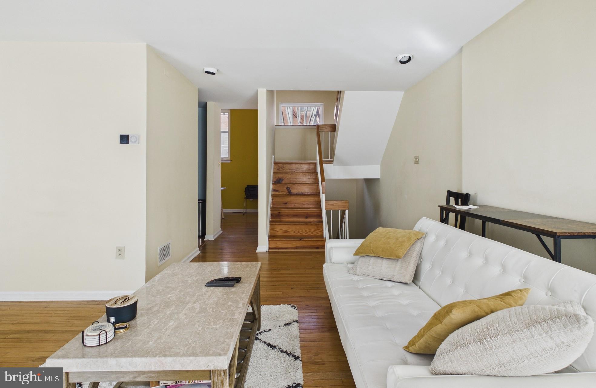 LOGAN SQUARE - Residential