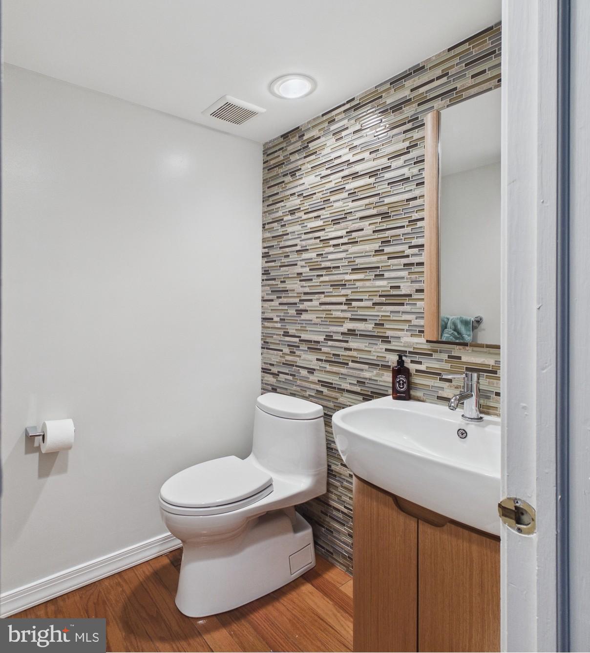 LOGAN SQUARE - Residential