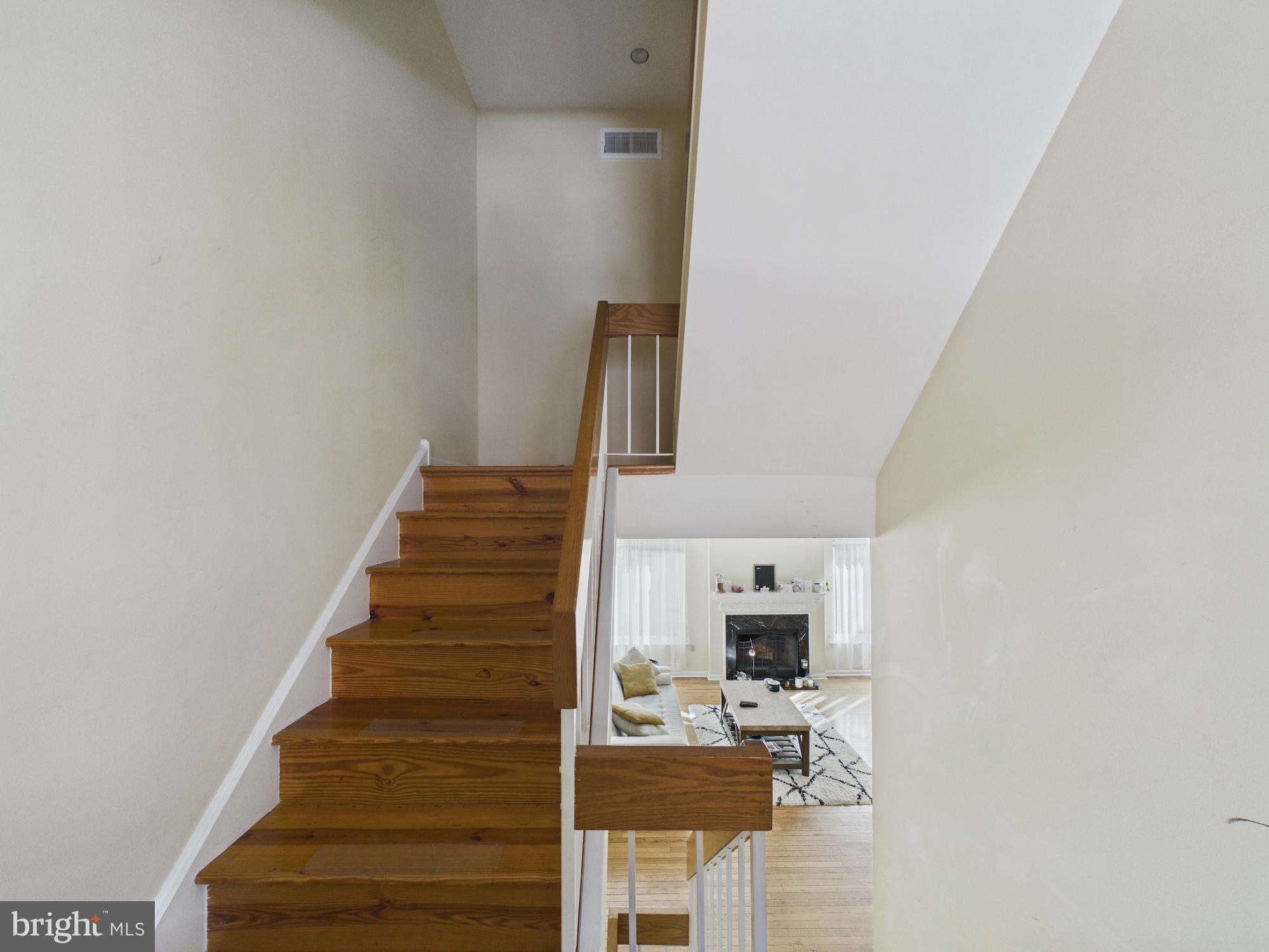 LOGAN SQUARE - Residential