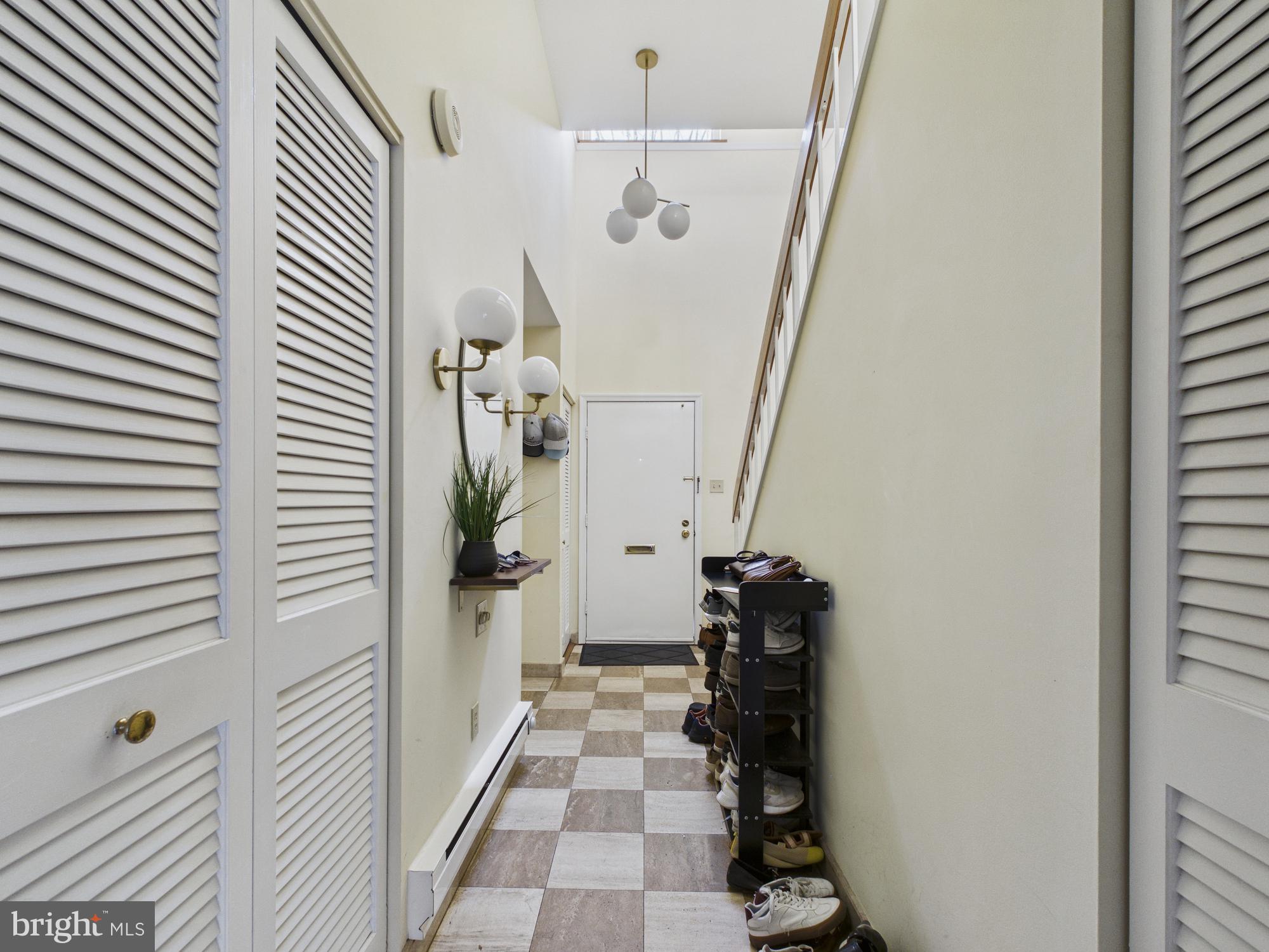 LOGAN SQUARE - Residential