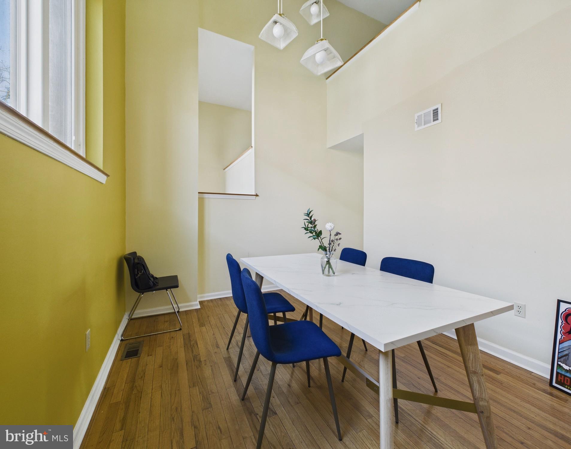 LOGAN SQUARE - Residential