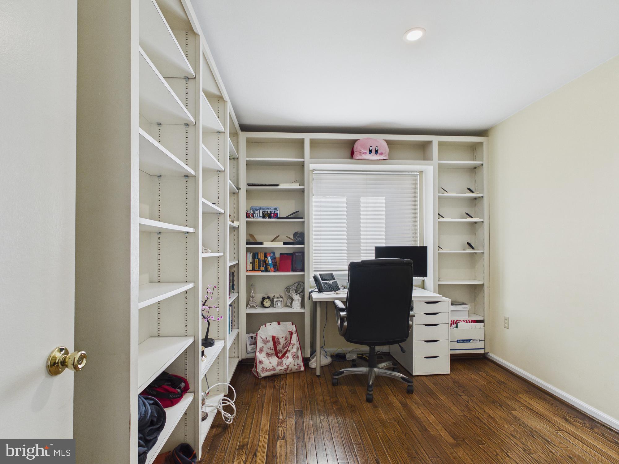 LOGAN SQUARE - Residential