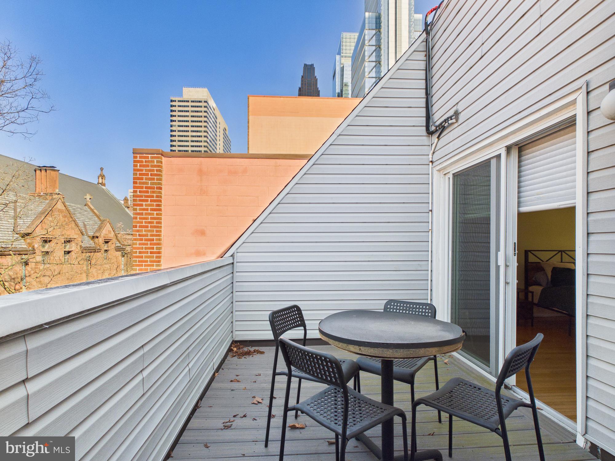 LOGAN SQUARE - Residential