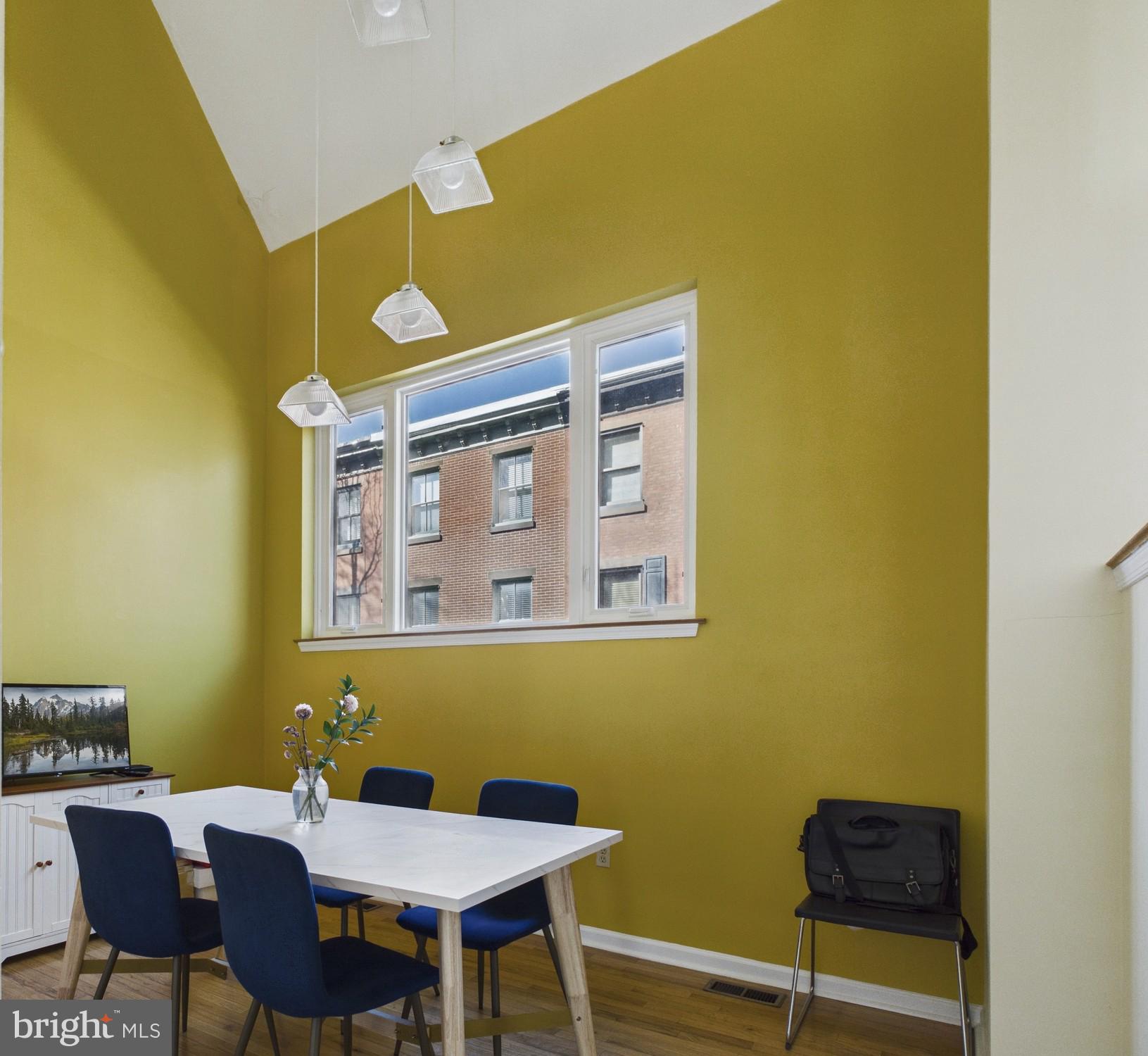 LOGAN SQUARE - Residential