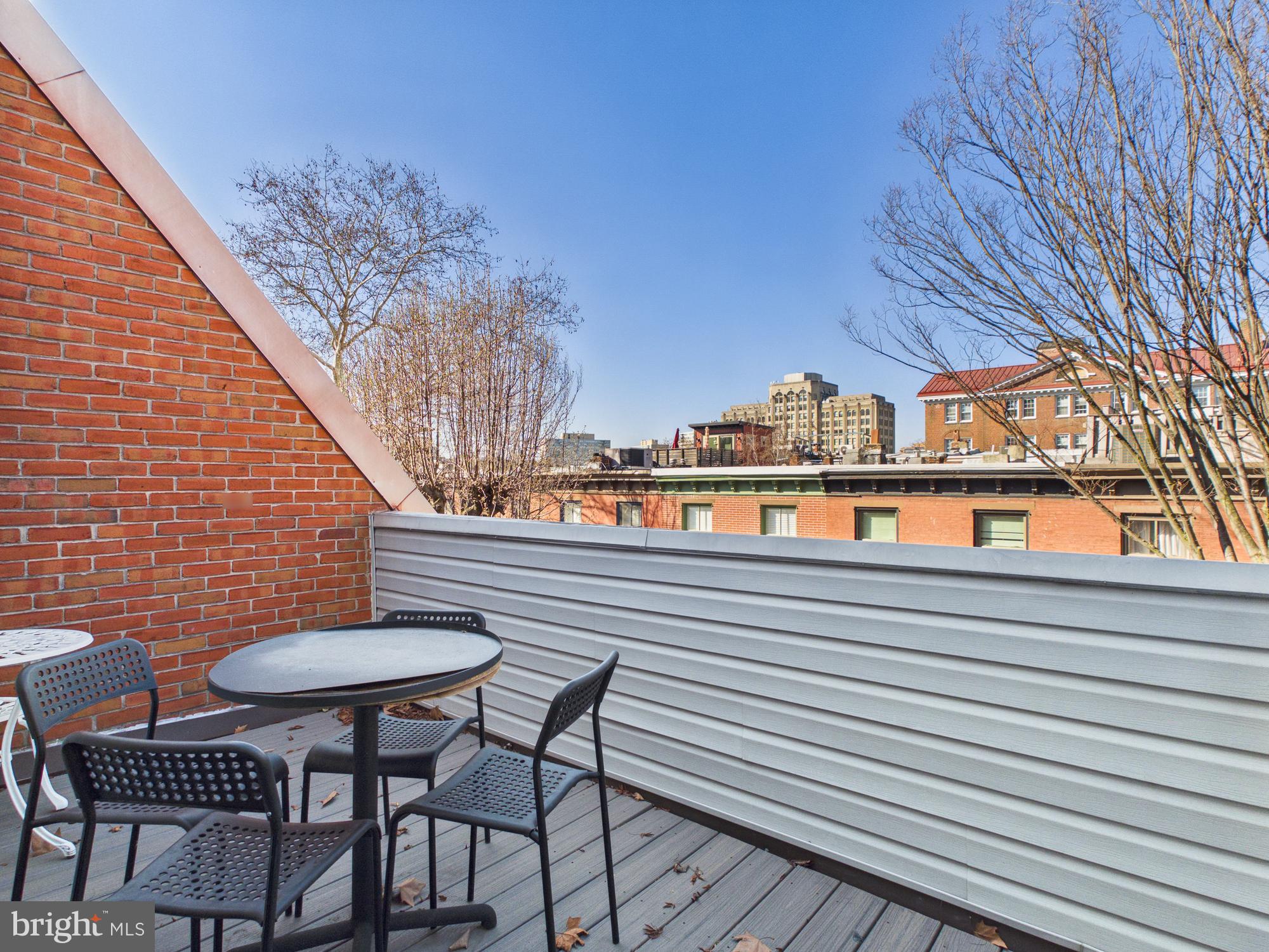 LOGAN SQUARE - Residential