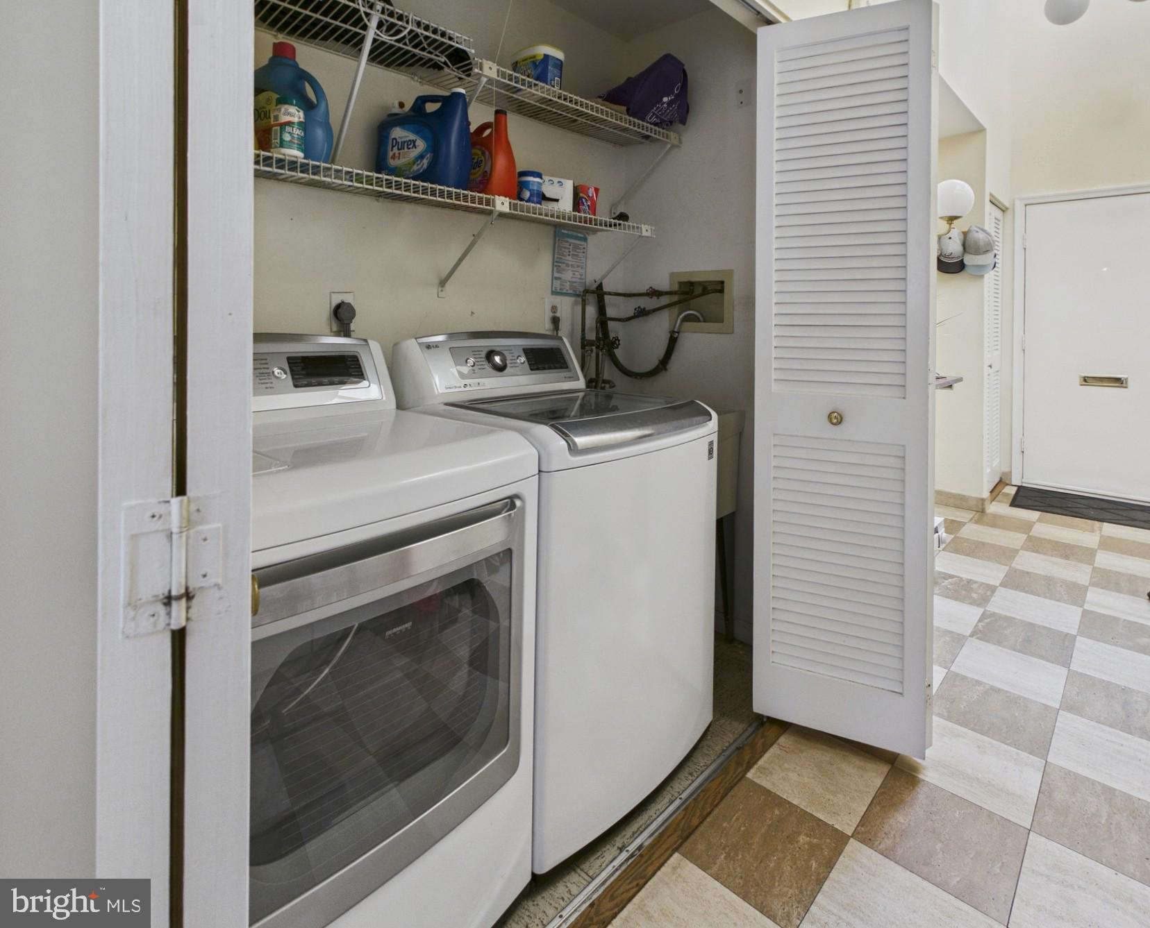 LOGAN SQUARE - Residential