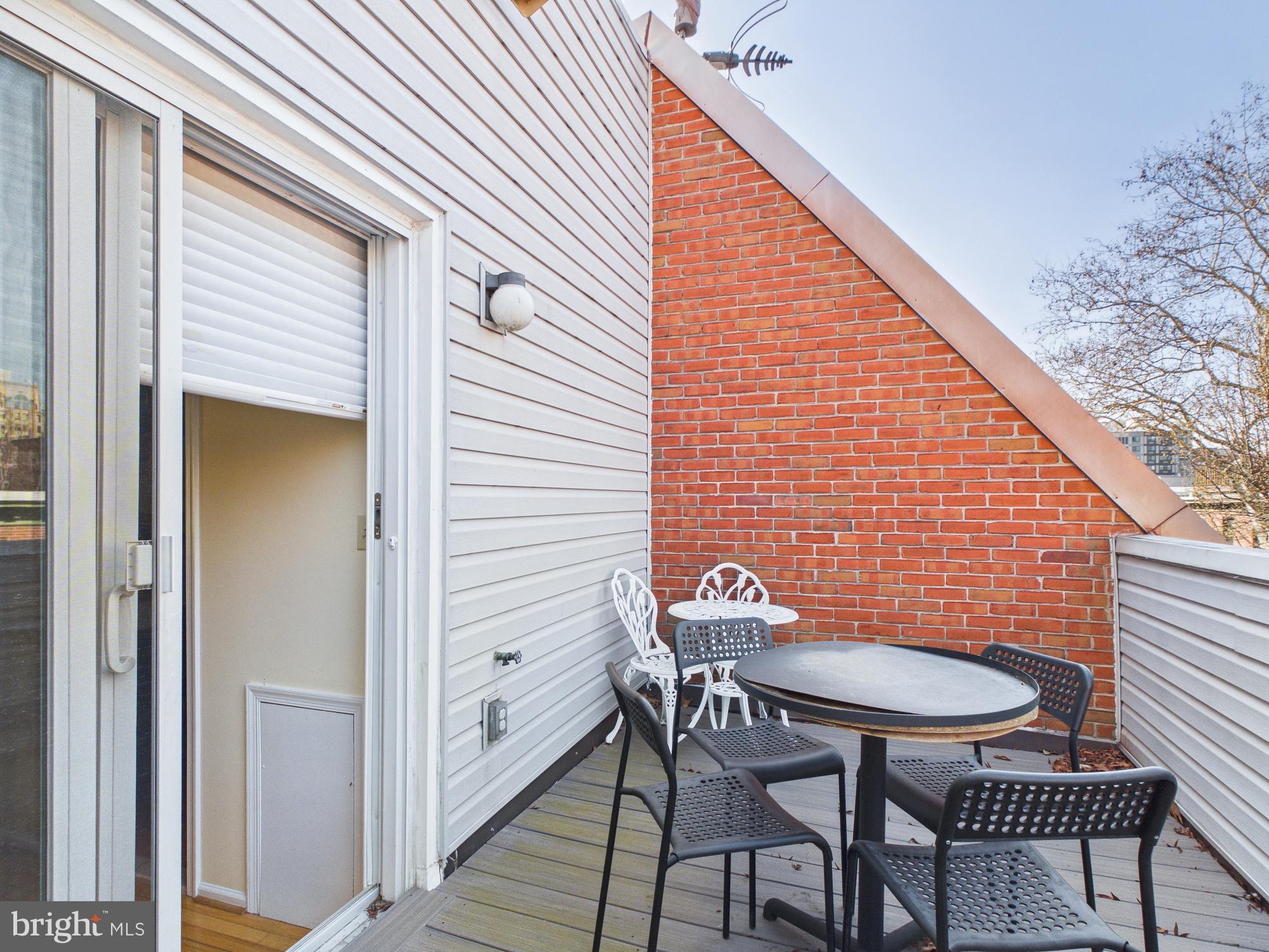 LOGAN SQUARE - Residential