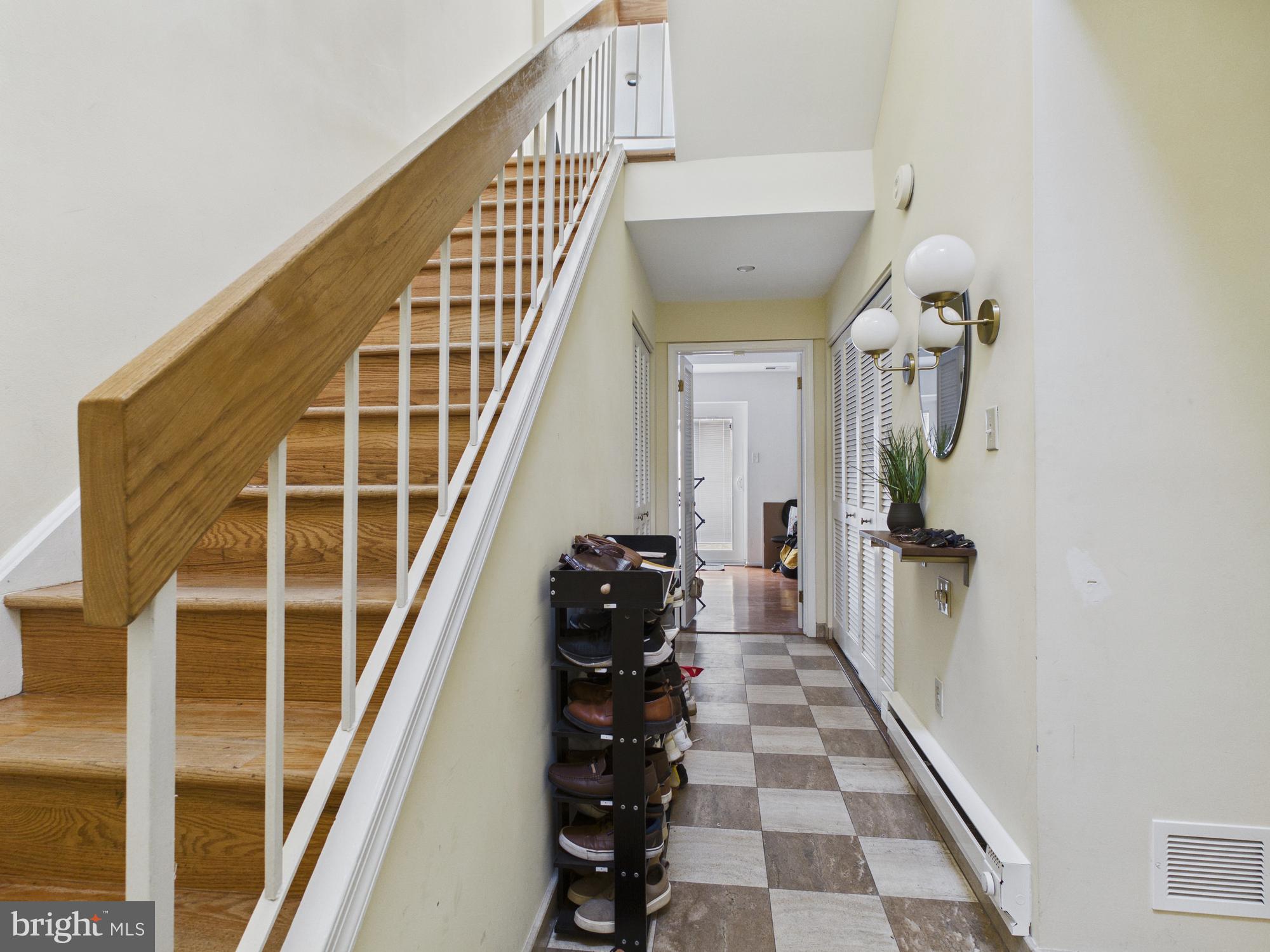 LOGAN SQUARE - Residential