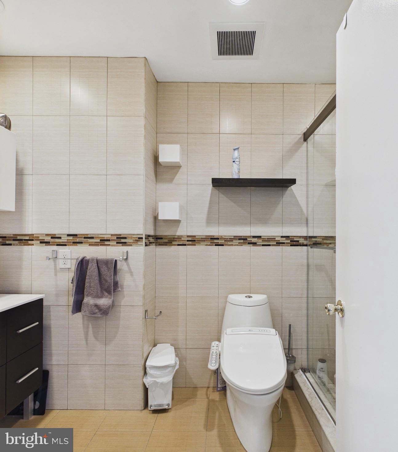 LOGAN SQUARE - Residential