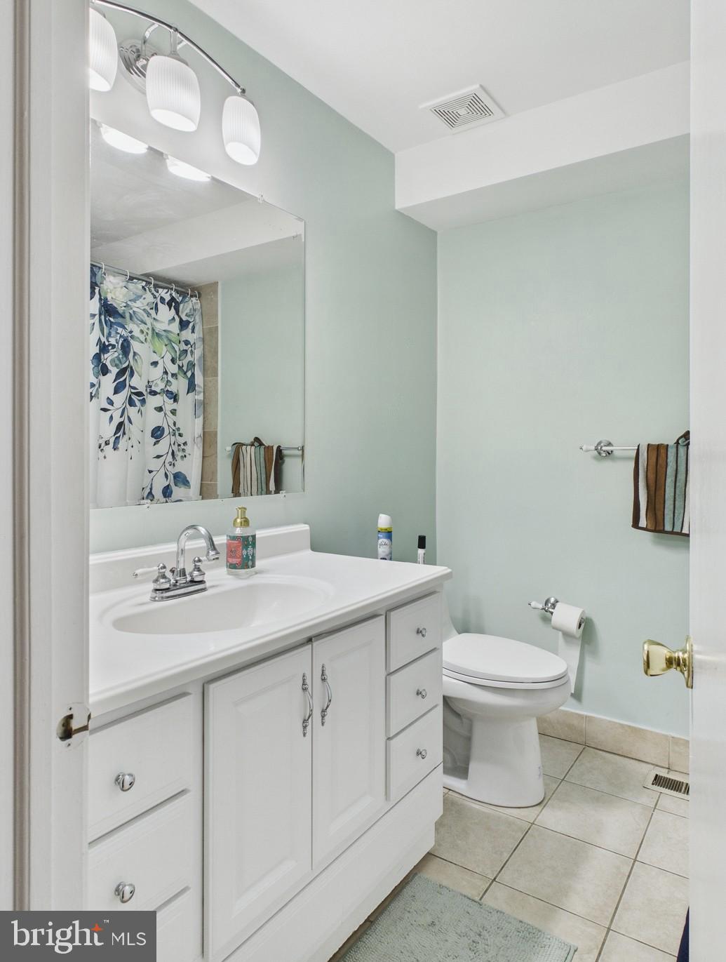 LOGAN SQUARE - Residential