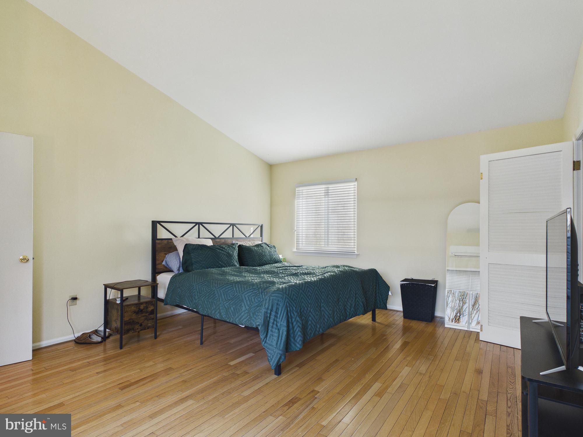 LOGAN SQUARE - Residential