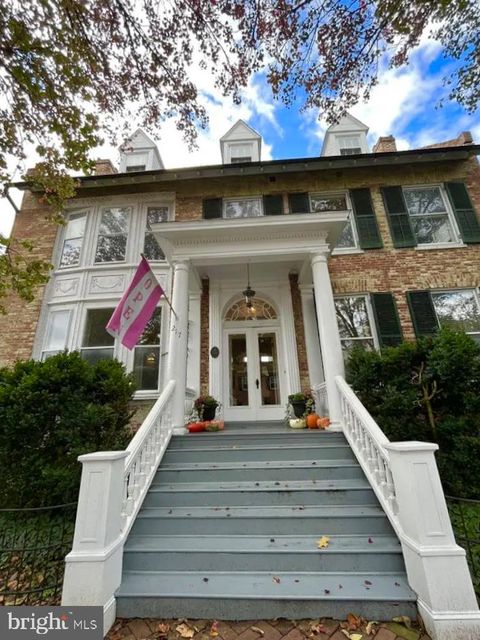 Photo of 217 W Boscawen Street, WINCHESTER, VA 22601 (MLS # VAWI2010182)