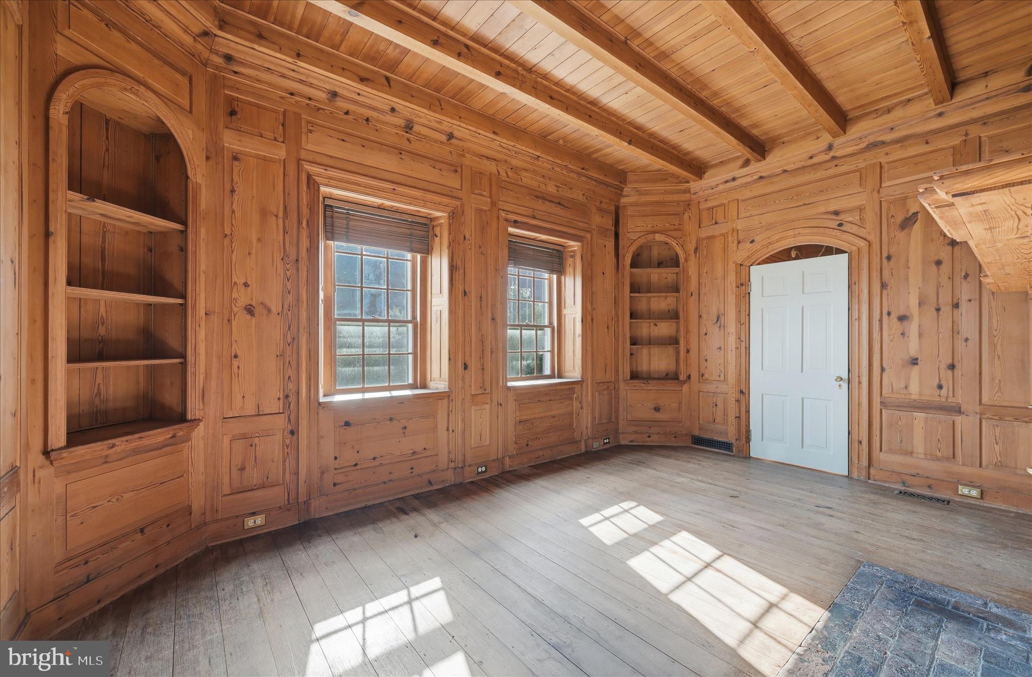 WINCHESTER HISTORIC DISTRICT - Commercial Sale