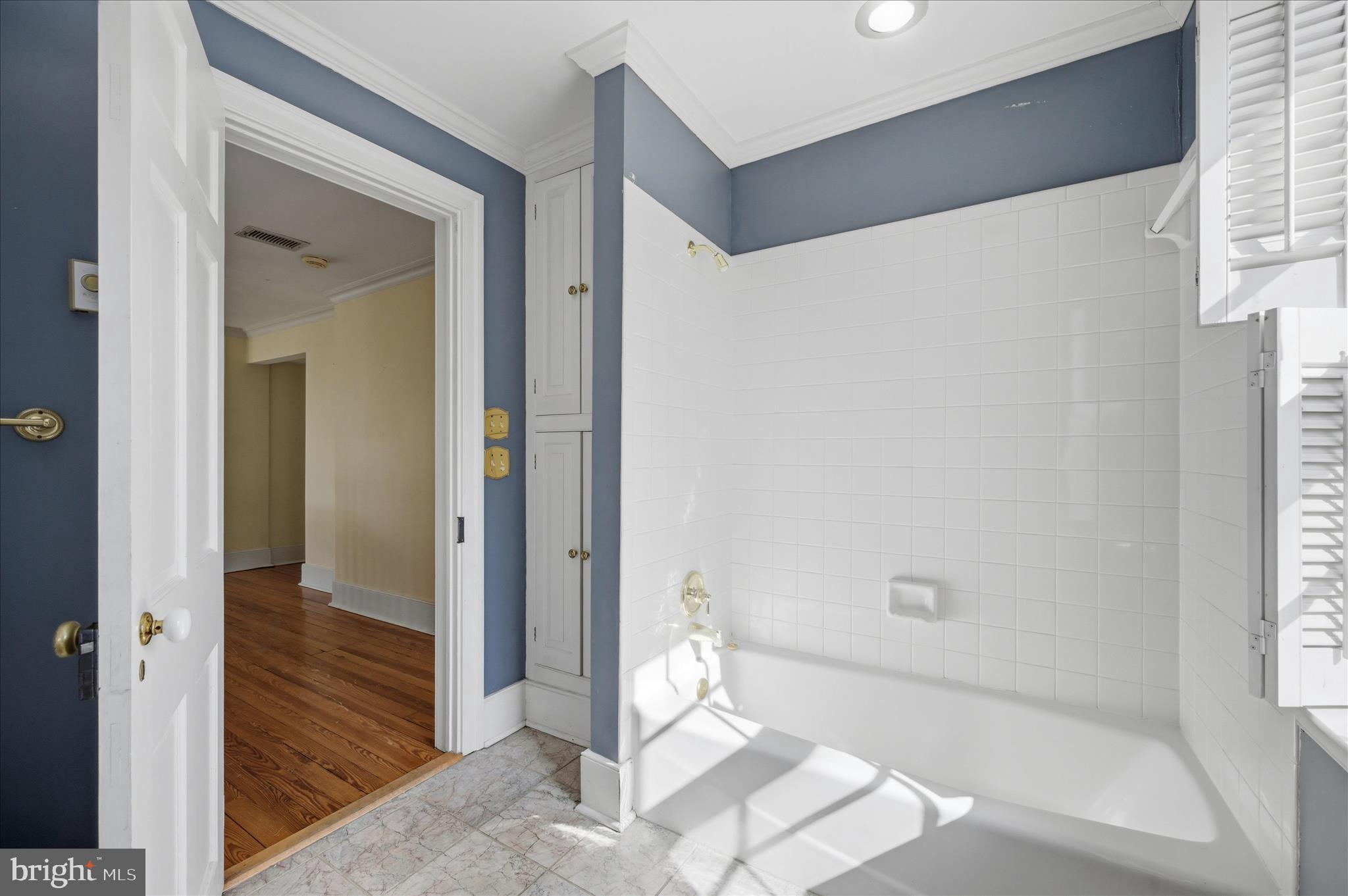 WINCHESTER HISTORIC DISTRICT - Commercial Sale