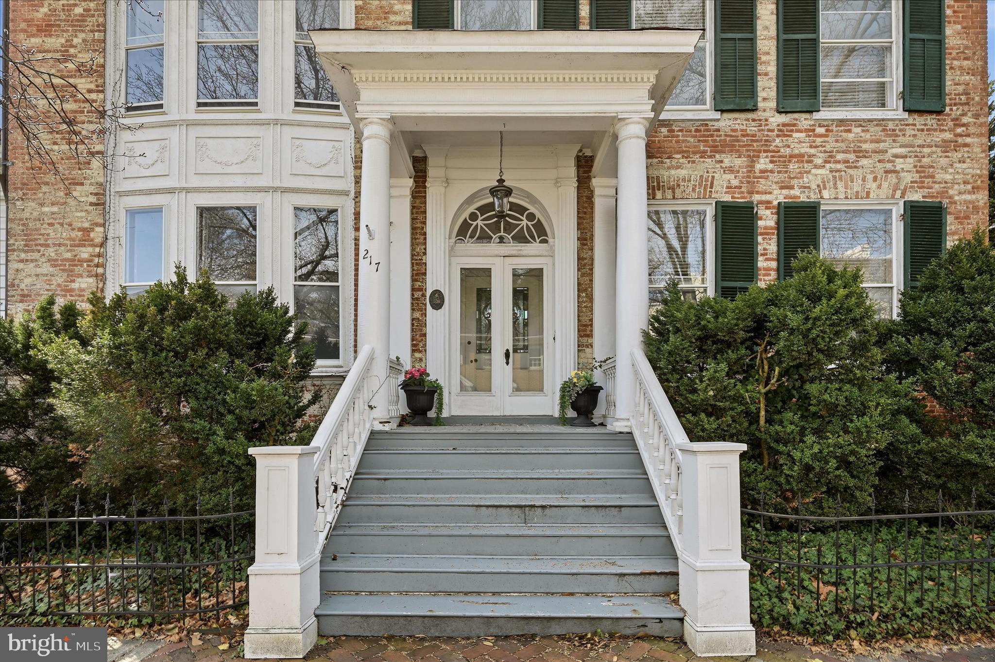 WINCHESTER HISTORIC DISTRICT - Commercial Sale