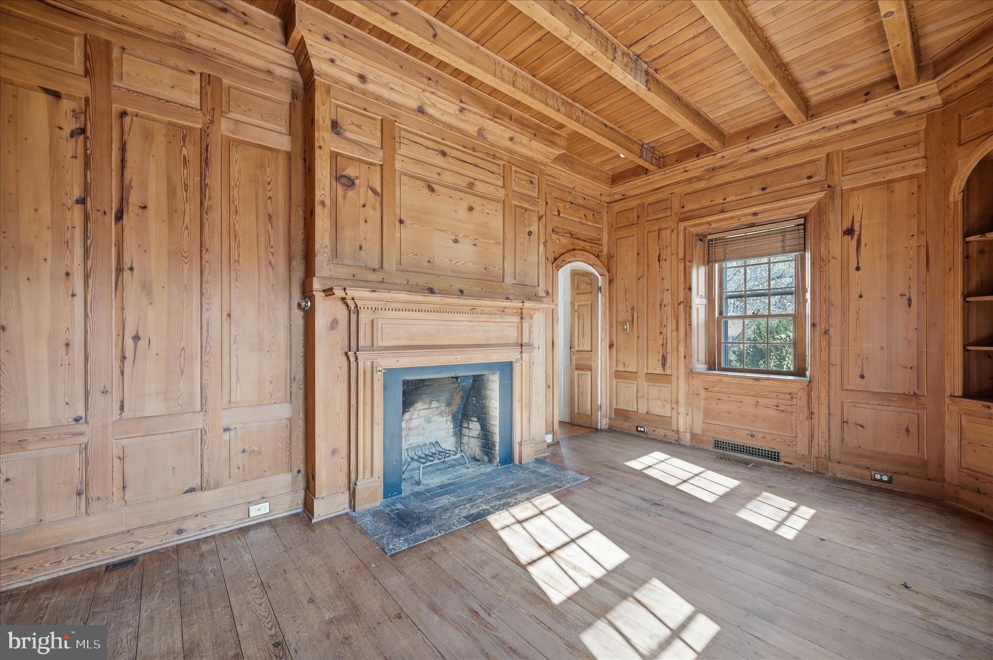 WINCHESTER HISTORIC DISTRICT - Commercial Sale