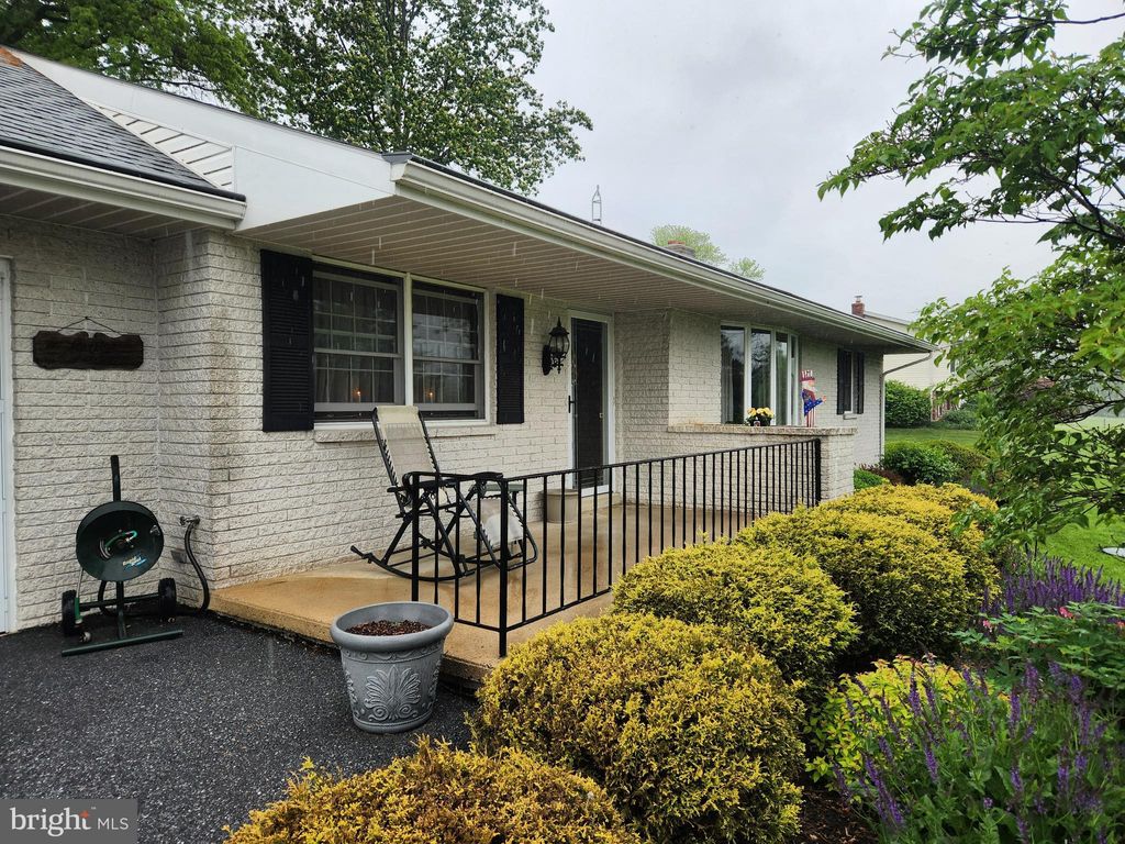 Photo of 208 Oberholtzer Road, ELIZABETHTOWN, PA 17022 (MLS # PALA2070154)