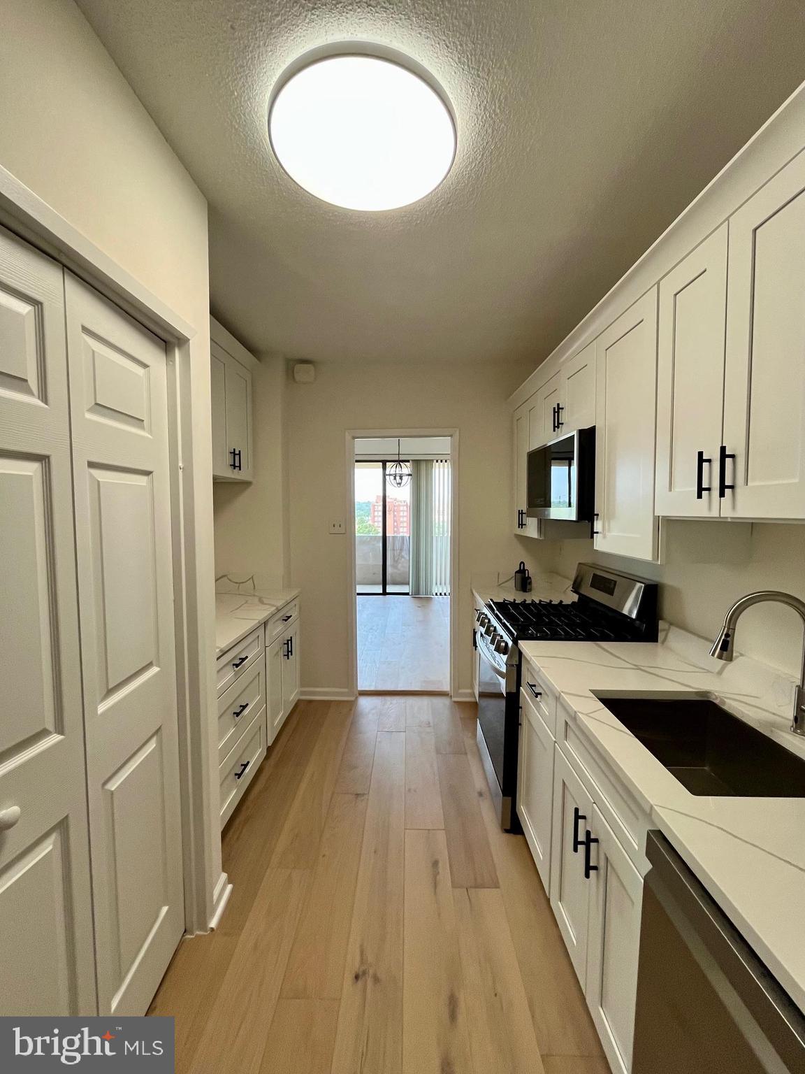 HYDE PARK - Residential Lease