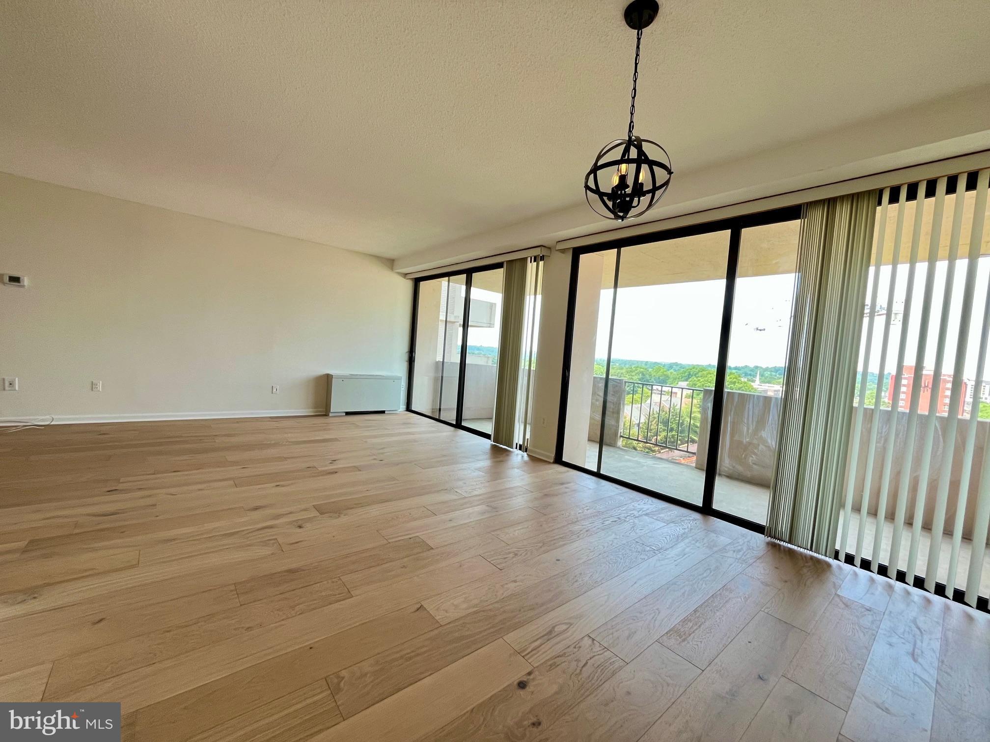 HYDE PARK - Residential Lease