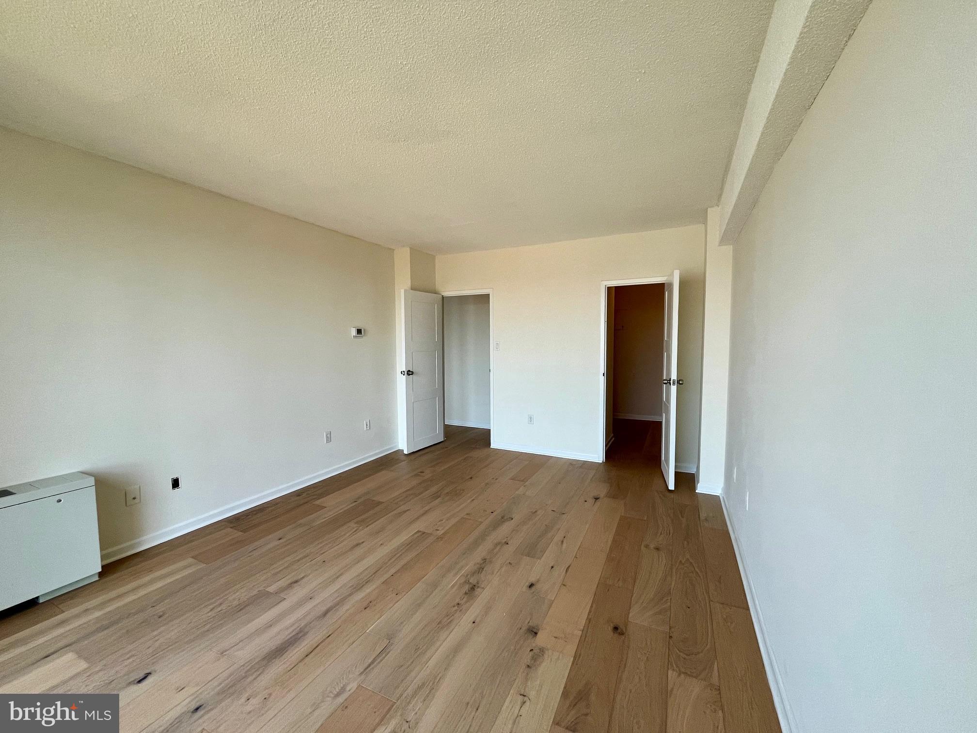 HYDE PARK - Residential Lease