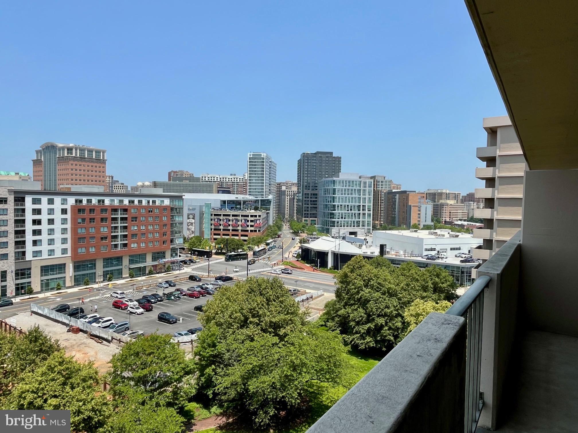 HYDE PARK - Residential Lease