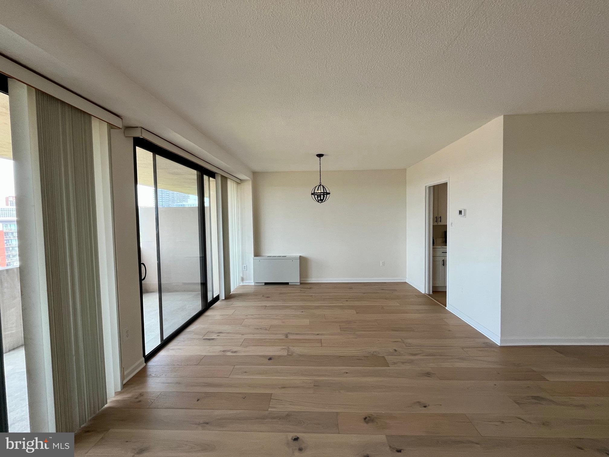 HYDE PARK - Residential Lease