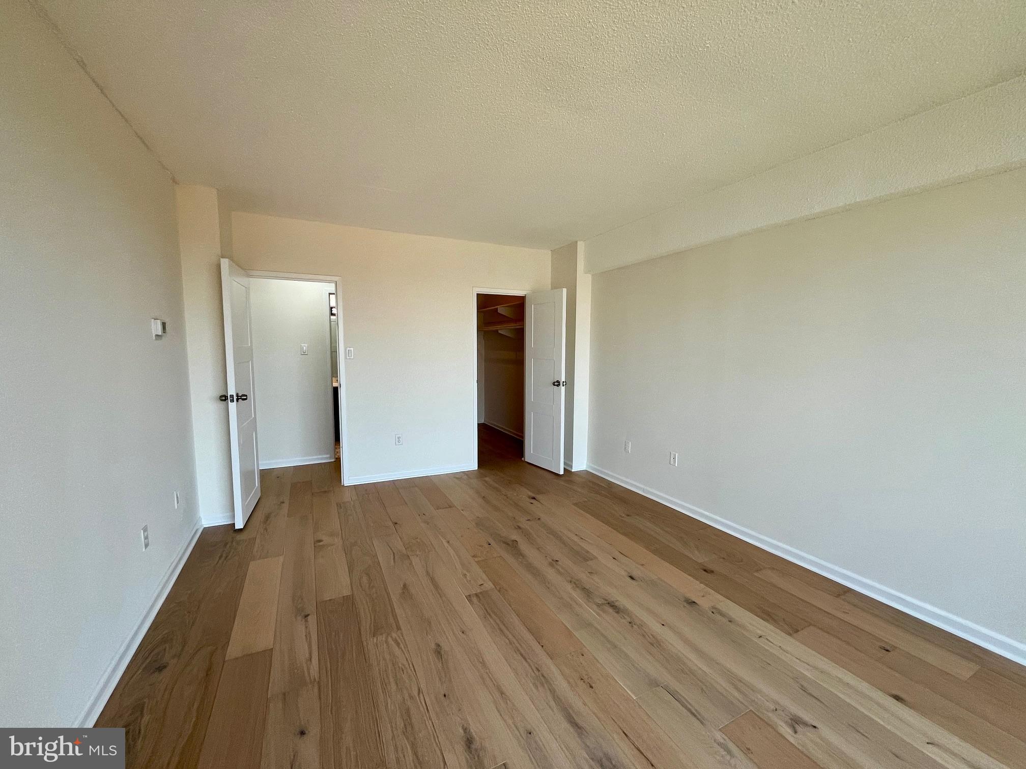 HYDE PARK - Residential Lease