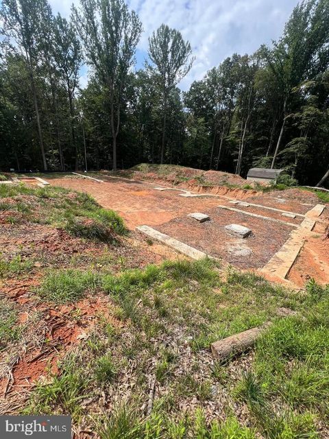 7114 WOLF DEN ROAD FAIRFAX STATION VA 22039