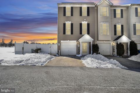 Townhouse For Sale - 4073 Majestic Court<br/> DOVER, PA 17315