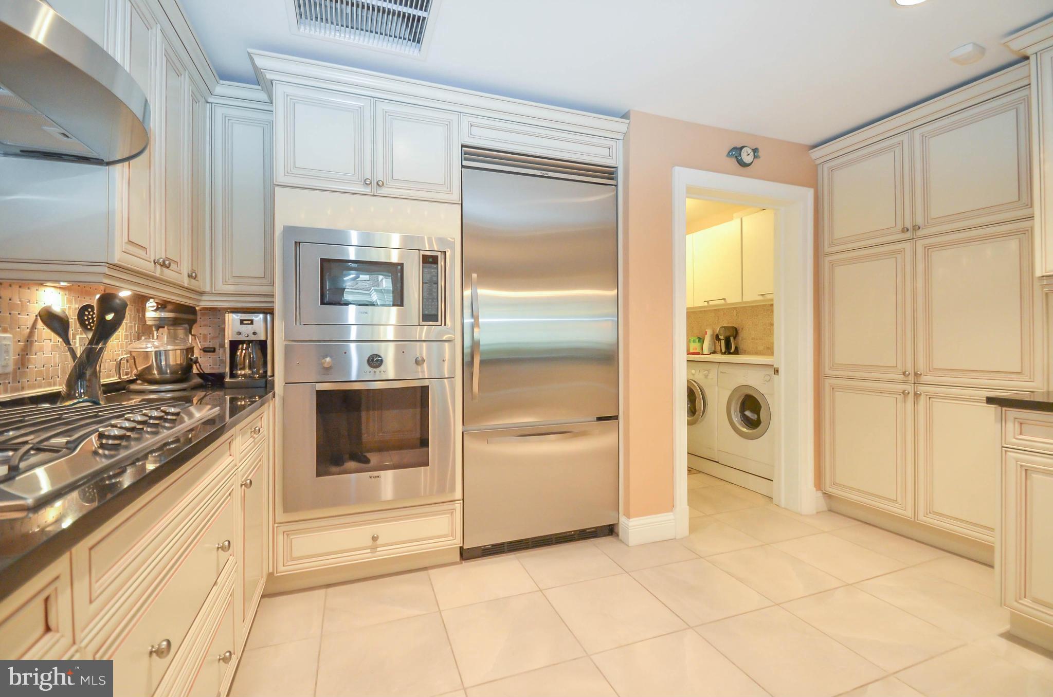 THE RITZ-CARLTON RESIDENCES - Residential